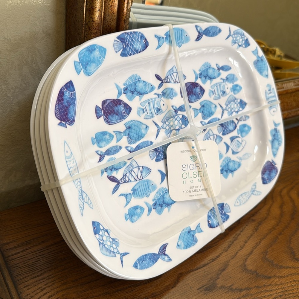 New Sigrid Olsen Blue Fish Melamine Set (4). Rectangular serving plates 9” x 14” - Picture 2 of 7